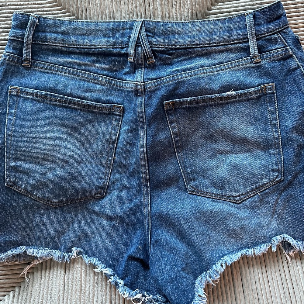 Good American Ripped Shorts - Picture 2 of 3